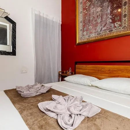 Rita's Lodge, Seafront House Apartment