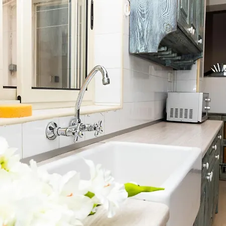 Rita's Lodge, Seafront House Apartment