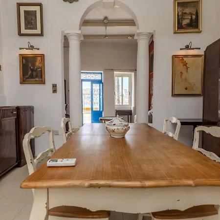 Rita's Lodge, Seafront House *