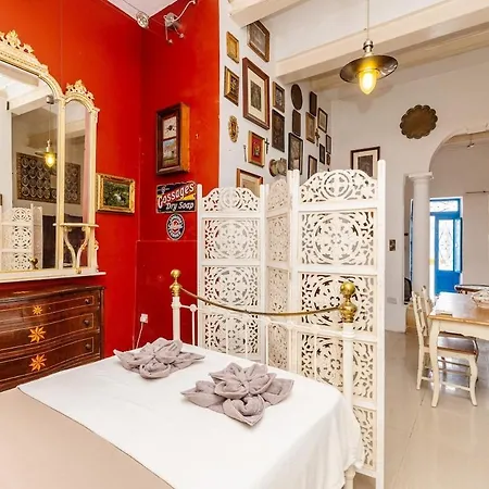 Rita's Lodge, Seafront House Apartment *