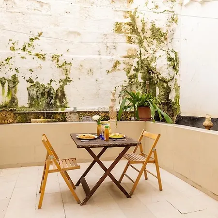 Rita's Lodge, Seafront House Apartment